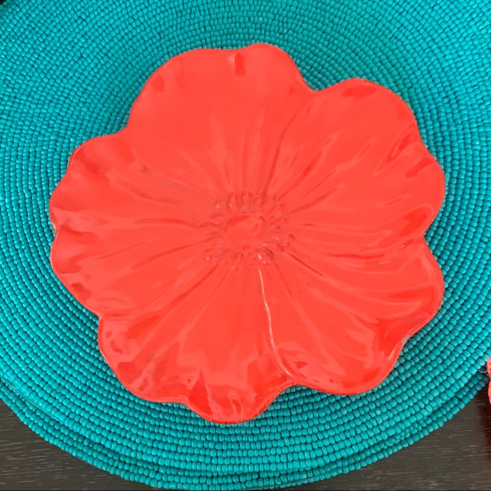 Perfect coffee table accent piece...it's a 6 in peony and under 10lbs